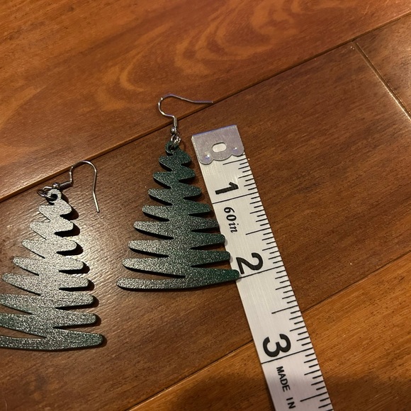 Wooden Christmas tree earns in forest green color - Picture 3 of 3